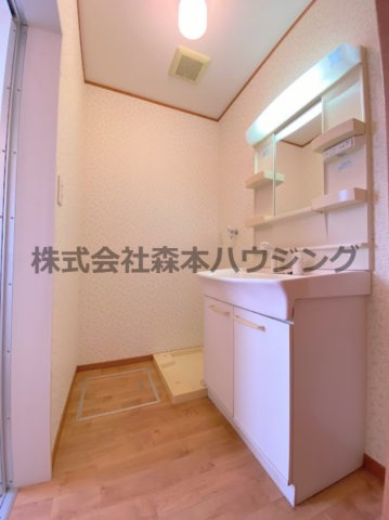 【洗面所】 | 　ルシアコート村野 | 忙しい朝には欠かせない洗面所です