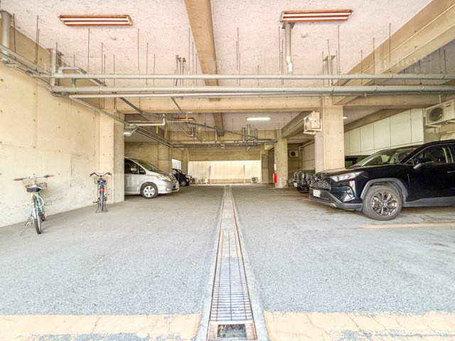 リーベルコートの駐車場|駐車スペースもあります☆