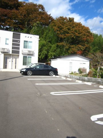ラ・ルーナピエーナの駐車場|駐車場に車を止められます