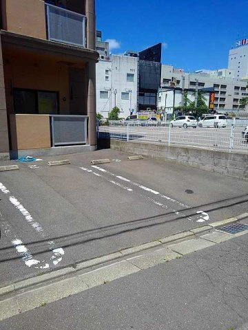 アヴァンティ　サカエの駐車場|カースペースがあります