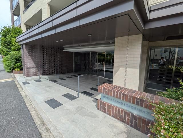 ヴェレーナグラン横濱上大岡のエントランス