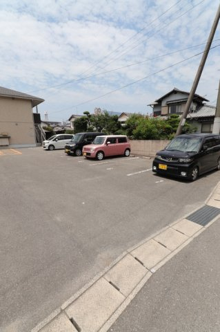 ブリエヴェール都の駐車場|駐車スペースもあります☆