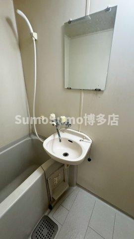 エリーナハイツ西新南Ⅱ の洗面所|脱衣スペースもあります