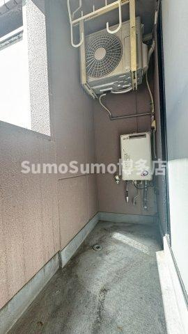 エリーナハイツ西新南Ⅱ のバルコニー|外からの目が気にならないバルコニーで洗濯物が干せます