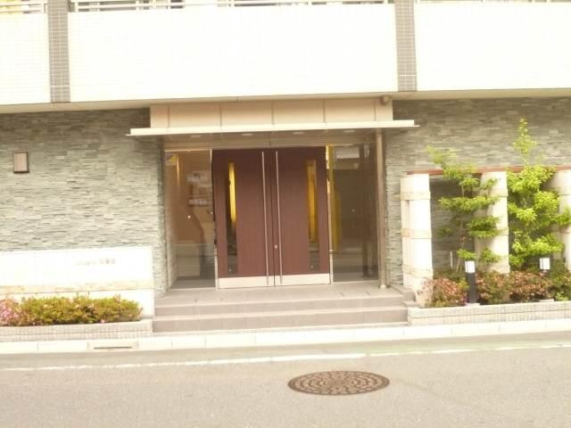 ディアスタ日暮里のエントランス