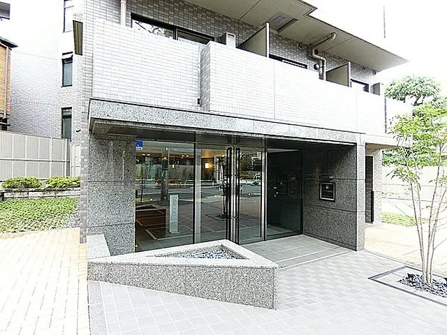 ルーブル赤羽台のエントランス