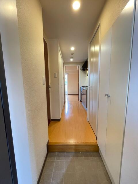 アンデパンダンの玄関|401号室の写真です