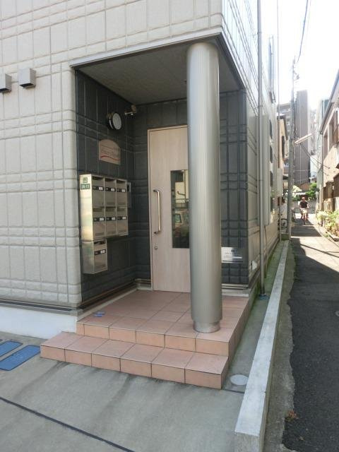 クレセール雅のエントランス