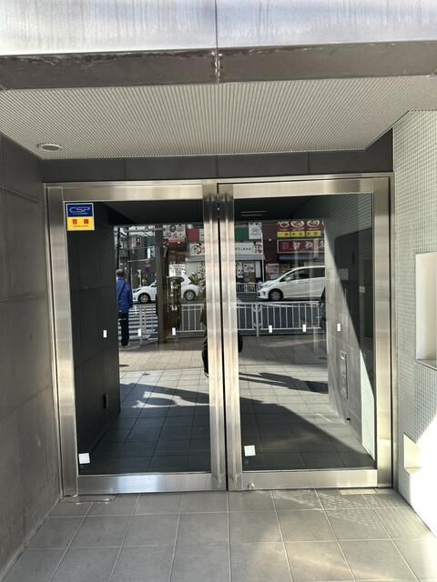 フレックスタワー横浜野毛のエントランス