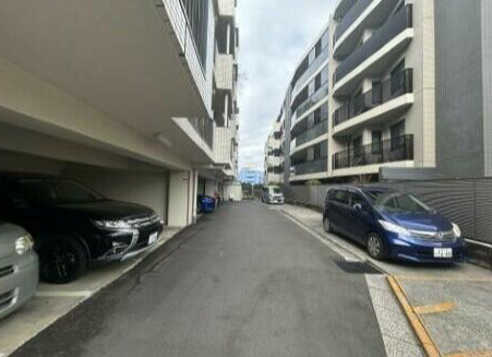テラスレジデンス西つつじヶ丘の駐車場