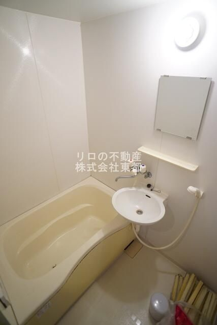 Ｔ’ｓ　ｃｏｕｒｔ　鷹番の浴室|落ち着いた空間のお風呂です