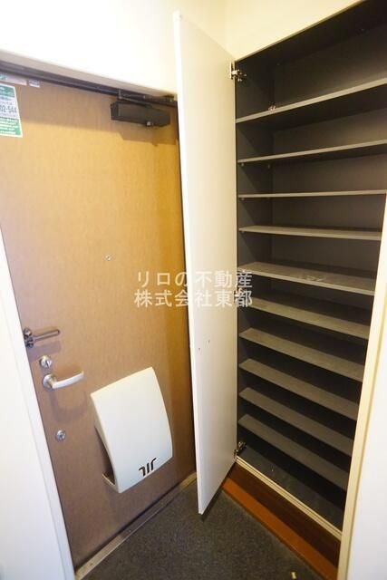 Ｔ’ｓ　ｃｏｕｒｔ　鷹番の玄関|毎日通る玄関はこちらです