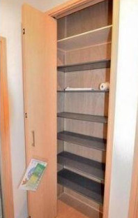 調布市入間町１丁目のアパートの玄関