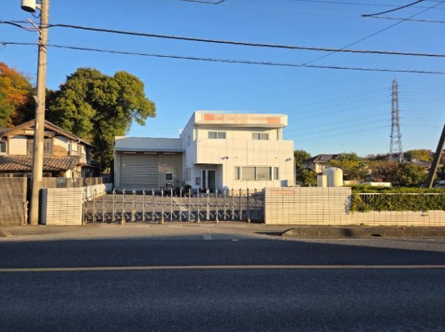 川越市大字下小坂の倉庫の外観