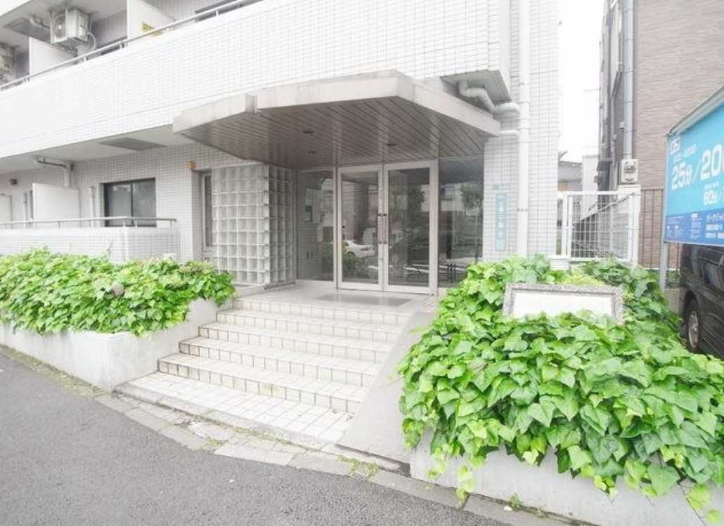 ヒルズ駒場東大前　分譲賃貸　室内洗濯機置き場　外観タイル貼りのエントランス