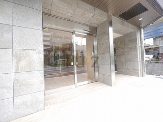 グロースレジデンス横浜大通り公園のエントランス