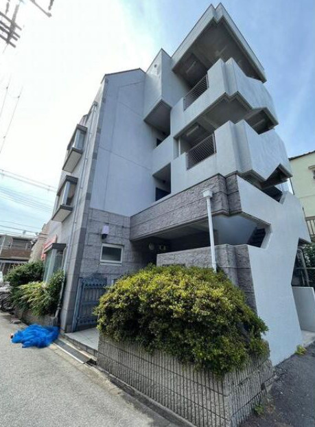 大阪市東淀川区井高野２丁目の店舗一部の外観