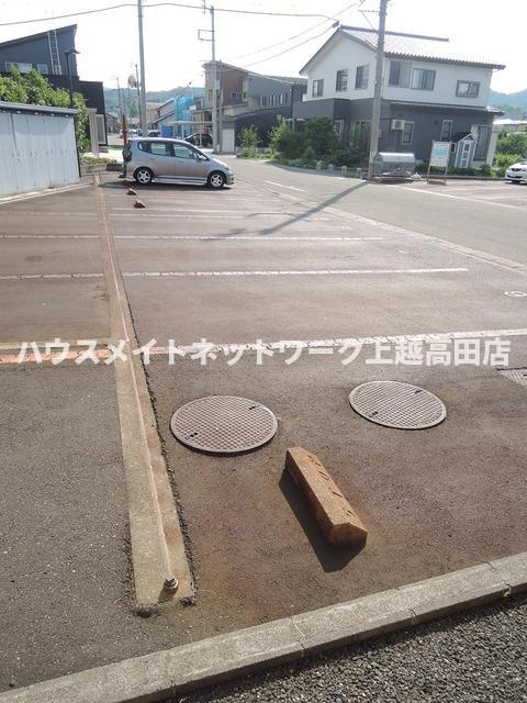 ルピナスⅠの駐車場|消雪付駐車場