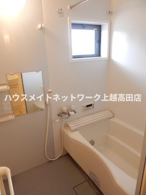 ルピナスⅠの浴室|追焚機能付