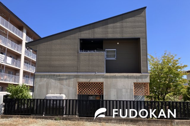 山形市桧町【中古住宅】の外観|片流れ屋根のシャープなデザインです！！