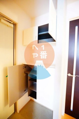 【玄関】 | エトワール | 収納もある玄関です　※参考写真です