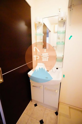 【独立洗面台】 | エトワール | 独立洗面台、小物を置くことができて便利です　※参考写真です