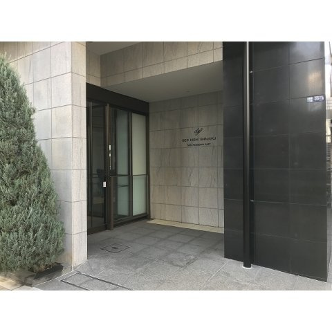 ジオ西新宿ツインレジデンス　イースト棟のエントランス