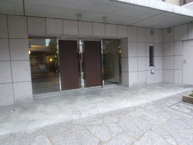 メゾンカルム西新宿のエントランス