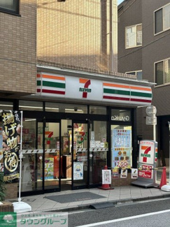 セブン-イレブン 世田谷用賀駅東店 徒歩4分。 320m