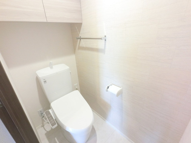 D-ROOM岩押町のトイレ|温水洗浄便座