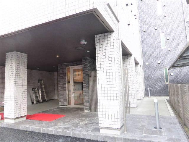クレア栄町のエントランス