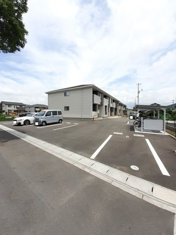 セレーブル浅江の駐車場