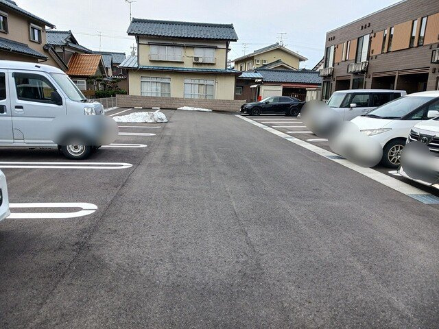ラゾールドの駐車場