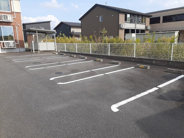 グリーン　ガーデンの駐車場