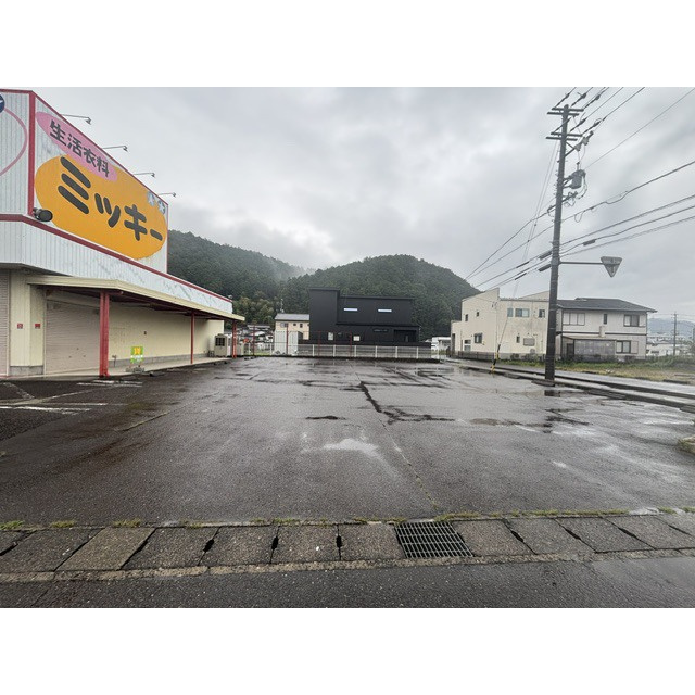 高富939番2店舗の駐車場