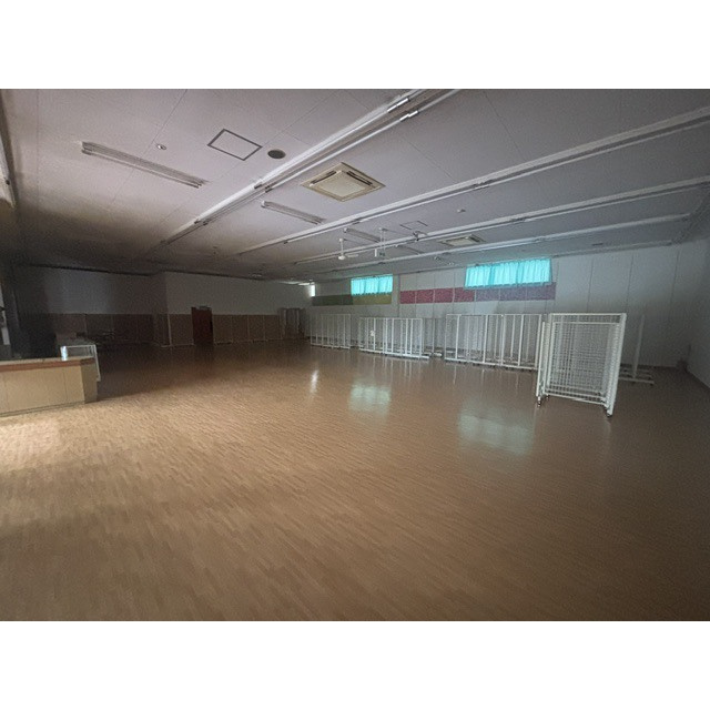 高富939番2店舗の居間・リビング