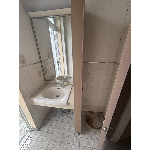 高富939番2店舗の洗面所