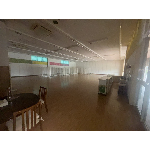 高富939番2店舗の内装