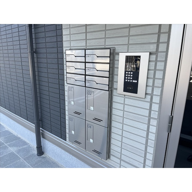 羽島郡岐南町若宮地３丁目のアパートのエントランス
