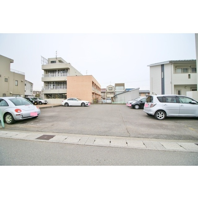 岐阜市香取町１丁目の駐車場の駐車場