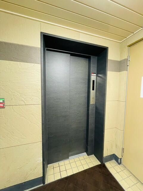 中銀上野小島マンシオンのロビー