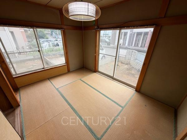 高崎市上豊岡町中古一戸建ての和室|２面彩光の取れた明るい和室
