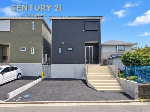 横浜市戸塚区名瀬町の新築一戸建の外観|堂々と完成しました！いつでもご案内可能です！
お車でご自宅まで送迎承ります。