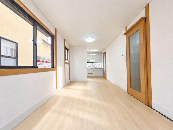 横浜市栄区元大橋１丁目の中古一戸建の居間・リビング|自慢したくなるリビング！
形も良く家具の配置にも困りません。
