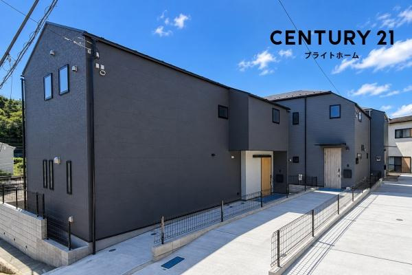 横浜市南区六ツ川２丁目の新築一戸建の外観|堂々と完成しました！いつでもご案内可能です！
お車でご自宅まで送迎承ります。