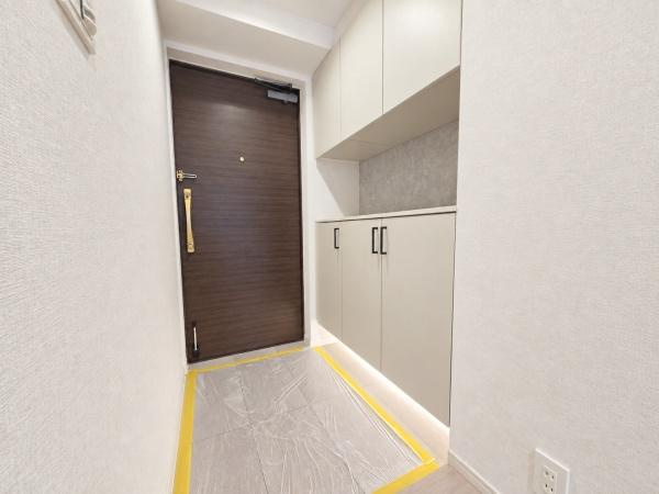 グランシティ横濱本郷台の玄関|収納豊富な玄関です。
この明るい玄関が気持ちよく家族を迎え入れます♪