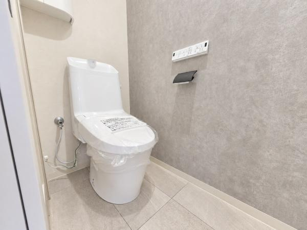 グランシティ横濱本郷台のトイレ|清潔感のある内装のすっきりとしたデザインのトイレです。
水周りが綺麗だと安心ですね。
