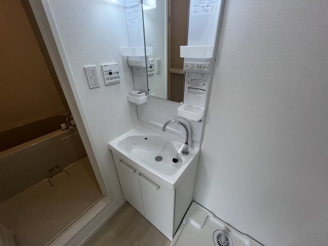 【洗面所】 | BASE三ツ沢下町 | 忙しい朝には欠かせない洗面所です