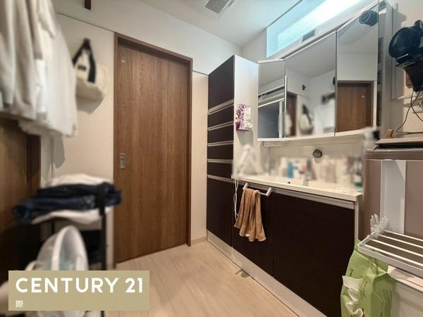 和歌山市朝日　中古戸建の独立洗面台