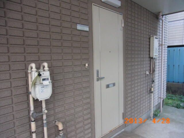 丸栄ハイツ王子の玄関